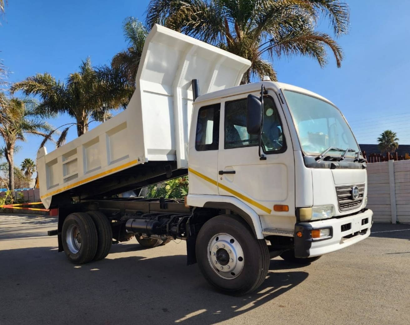 2016 UD Trucks UD85 Tipper-100068