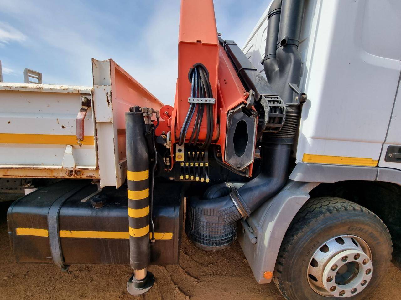 2011 Mercedes Benz Actros 3332 Crane Truck - 6