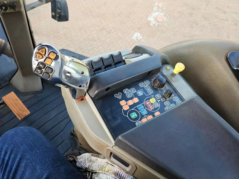 Case Magnum 340 with screen & Receiver | QAC Equipment - 3