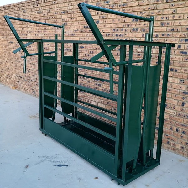 Cattle Working Crate with Scale | VDW Engineering
