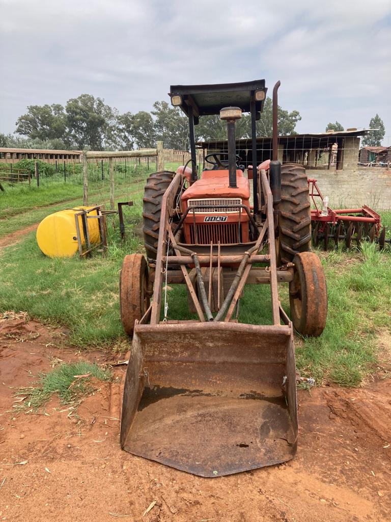Fiat 640 with front end loader - 1