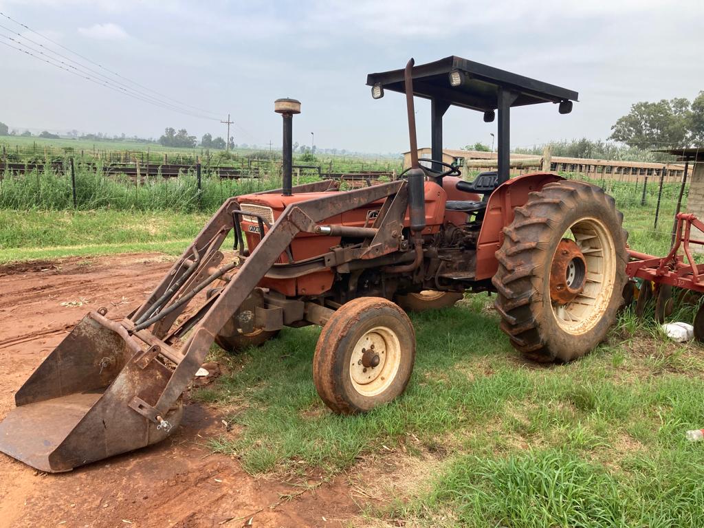 Fiat 640 with front end loader - 2