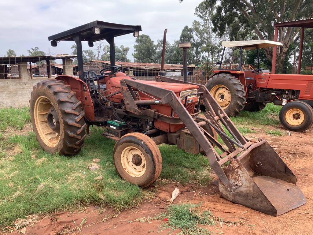 Fiat 640 with front end loader