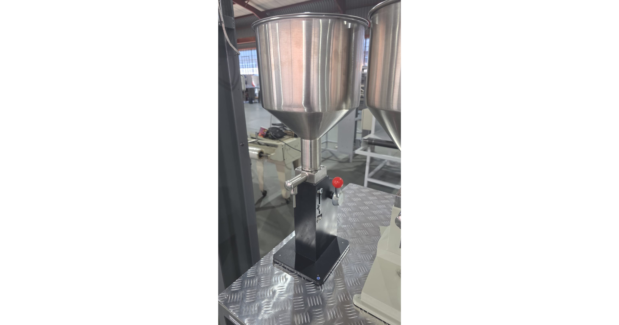 Hand Crank Bottle Filling Machine | Rhino-pak - 1