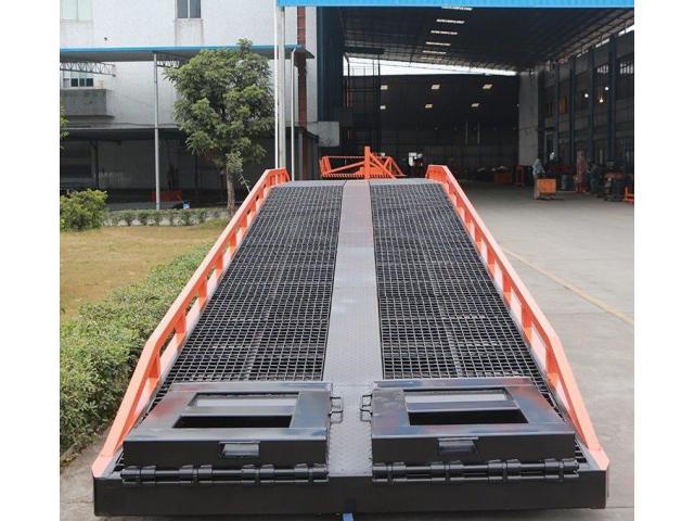 Hydraulic Mobile Yard Ramps - 1