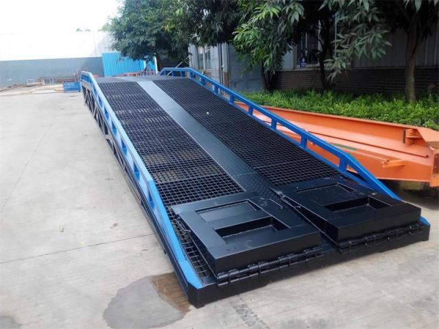 Hydraulic Mobile Yard Ramps