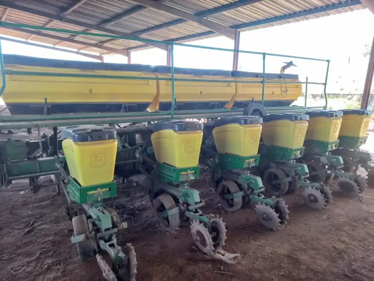 John Deere 2117. 6 row .91 planter | QAC Equipment - 1