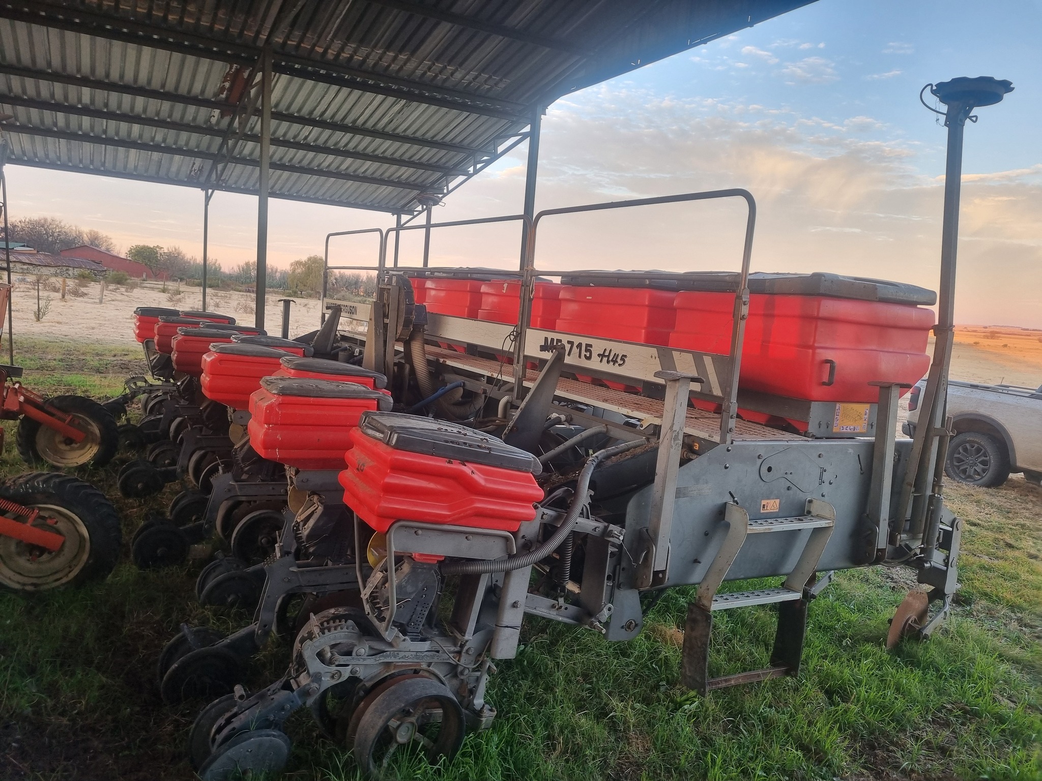 MF 715H planter | T.G. Hendriks - 4