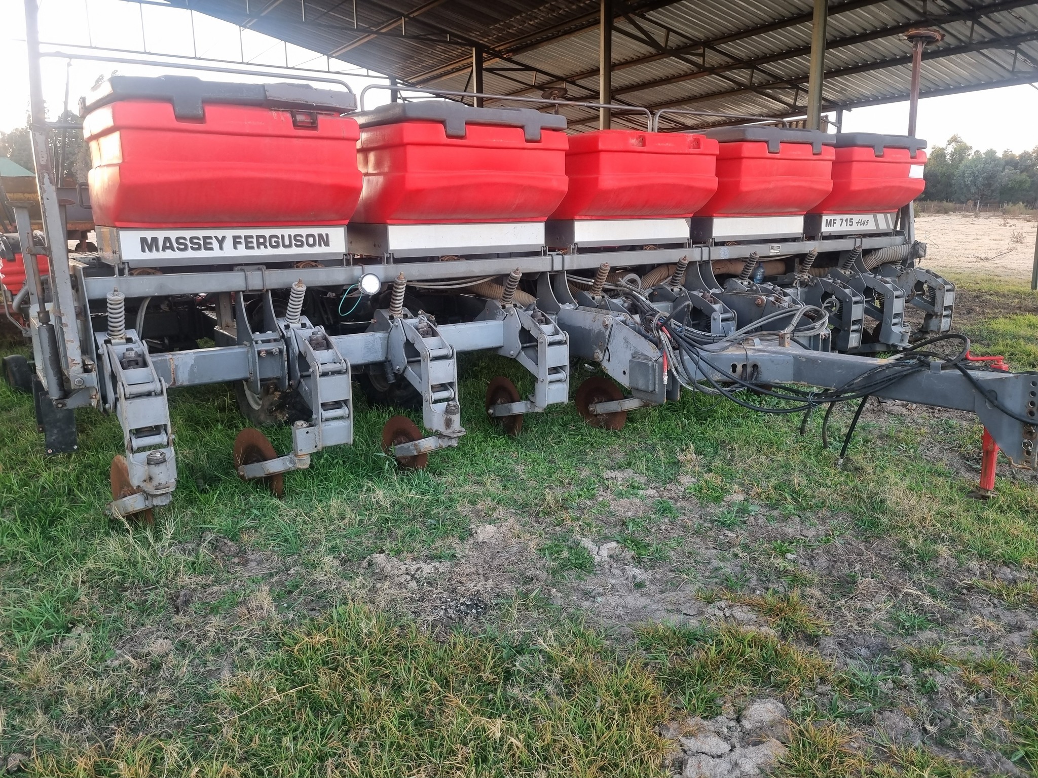 MF 715H planter | T.G. Hendriks