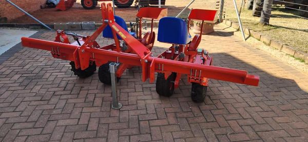 New checchi & magli 2 row plant planter | Agrimar