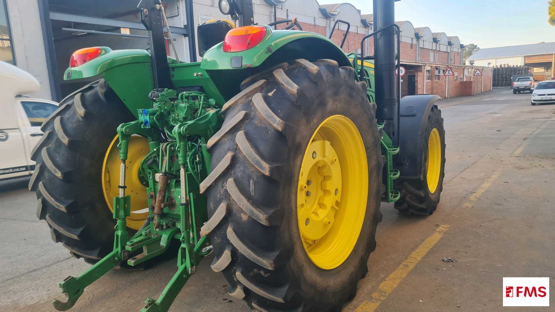 John Deere 6110m -334 - 2