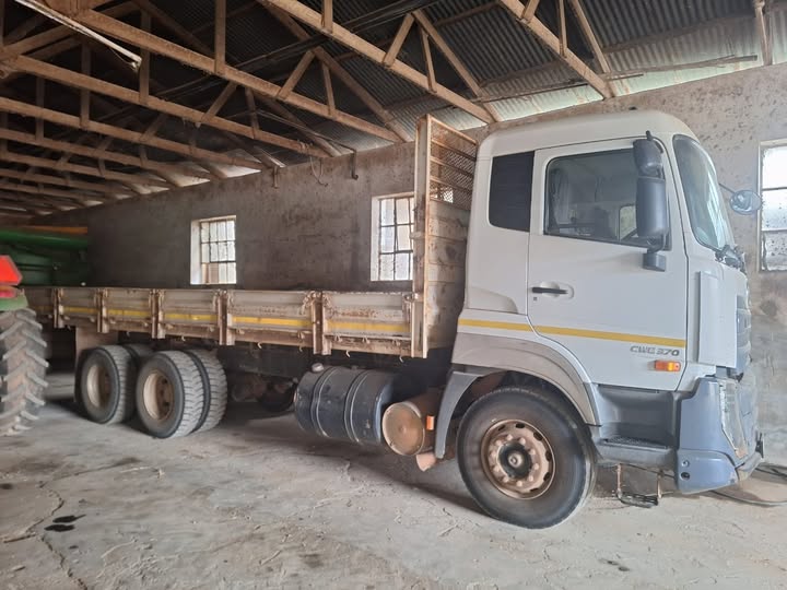 UD CWE 370 470 km Model 2001 |  QAC Equipment