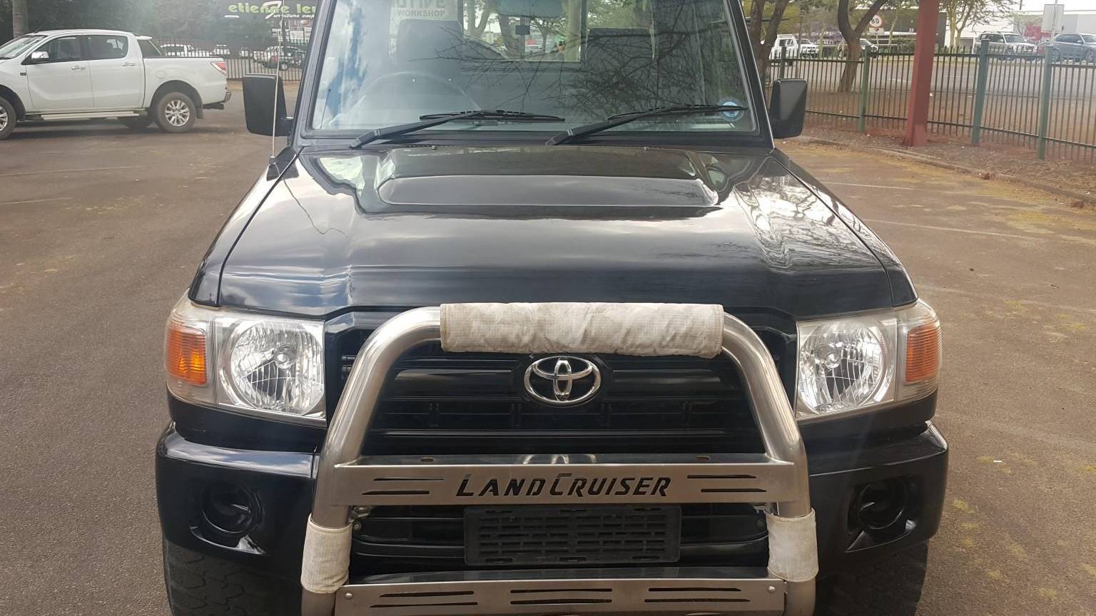 Used Toyota Land Cruiser Bakkie Land Cruiser 4.2 D 4X4 70SERIES (2007) - 2