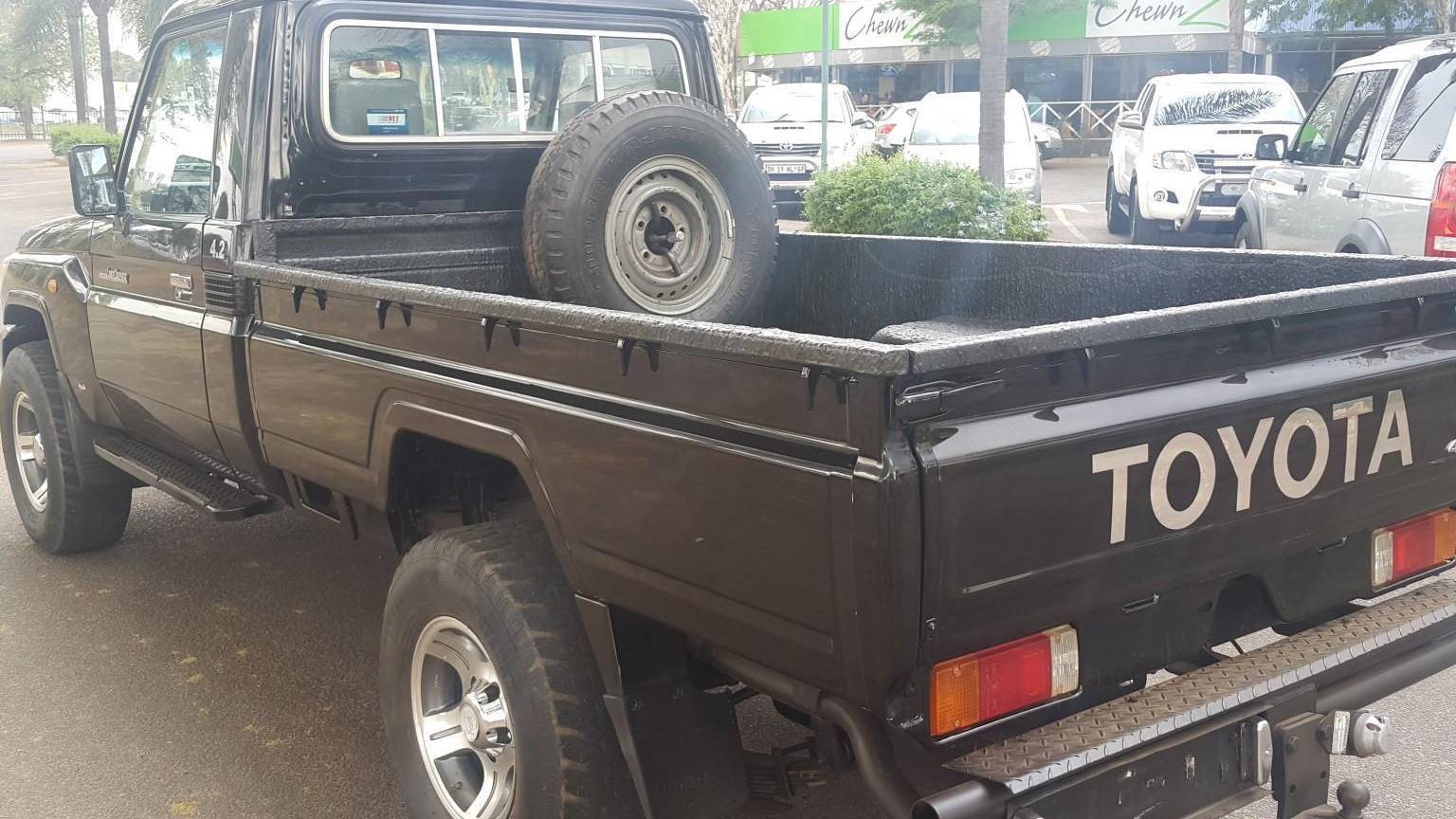 Used Toyota Land Cruiser Bakkie Land Cruiser 4.2 D 4X4 70SERIES (2007) - 1